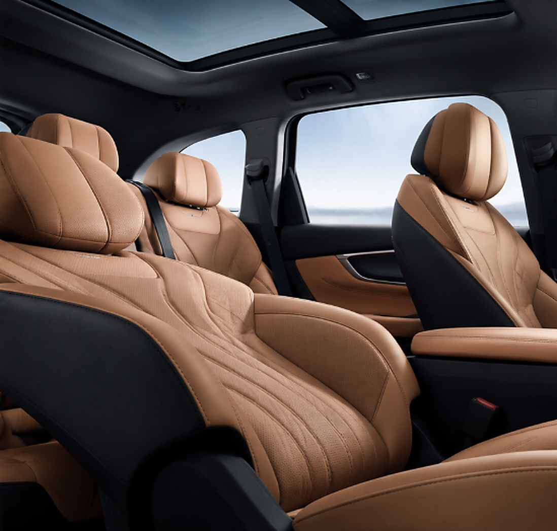 ARRIZO 7 premium leather seating and interior